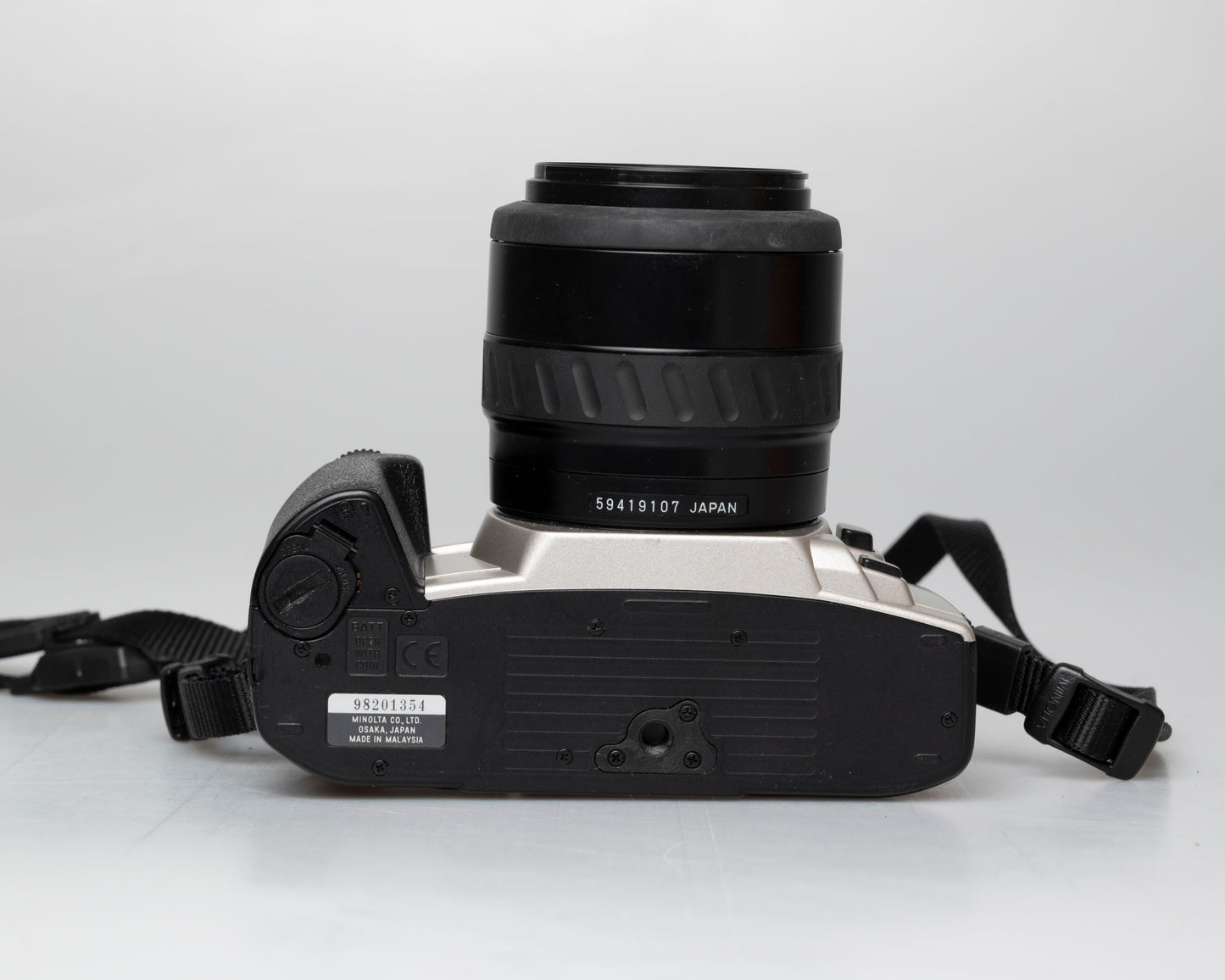 Minolta Maxxum XTsi 35mm film SLR w/ 35-70mm lens (serial 98201354)