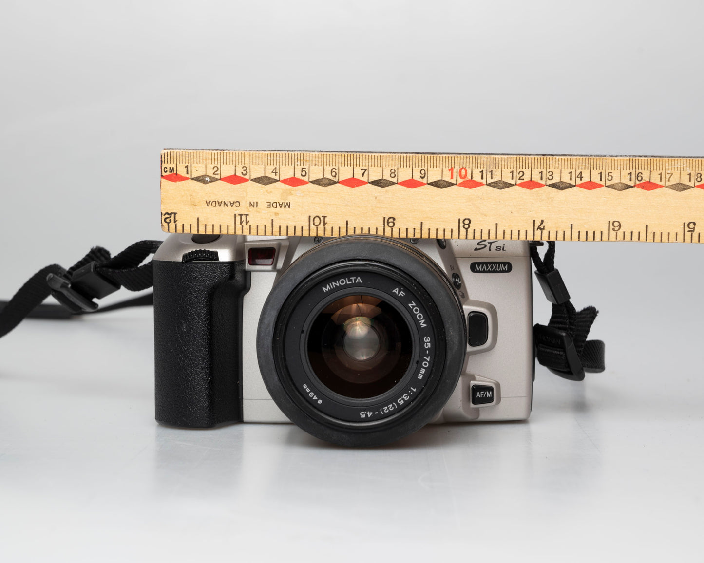 Minolta Maxxum XTsi 35mm film SLR w/ 35-70mm lens (serial 98201354)