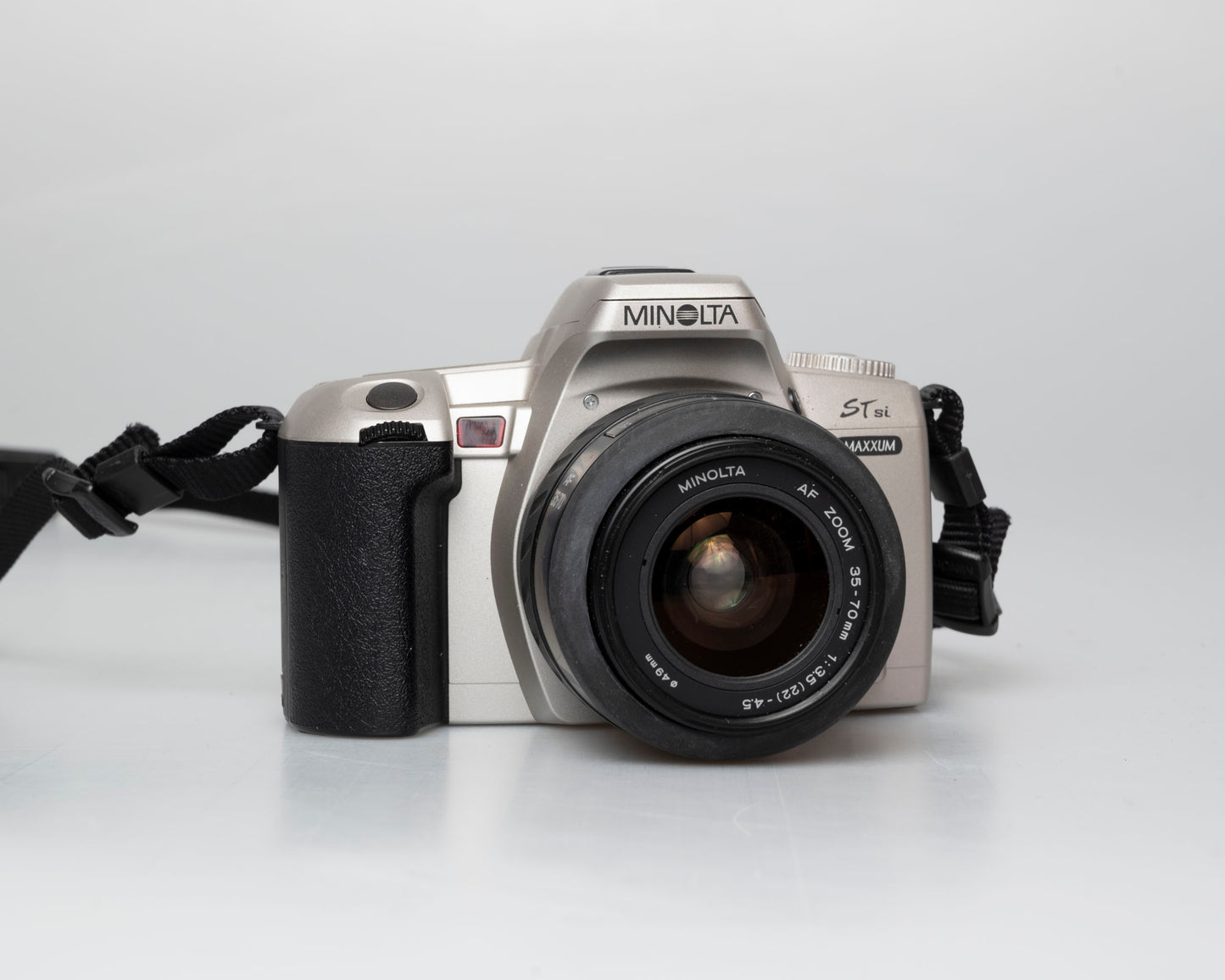 Minolta Maxxum XTsi 35mm film SLR w/ 35-70mm lens (serial 98201354)