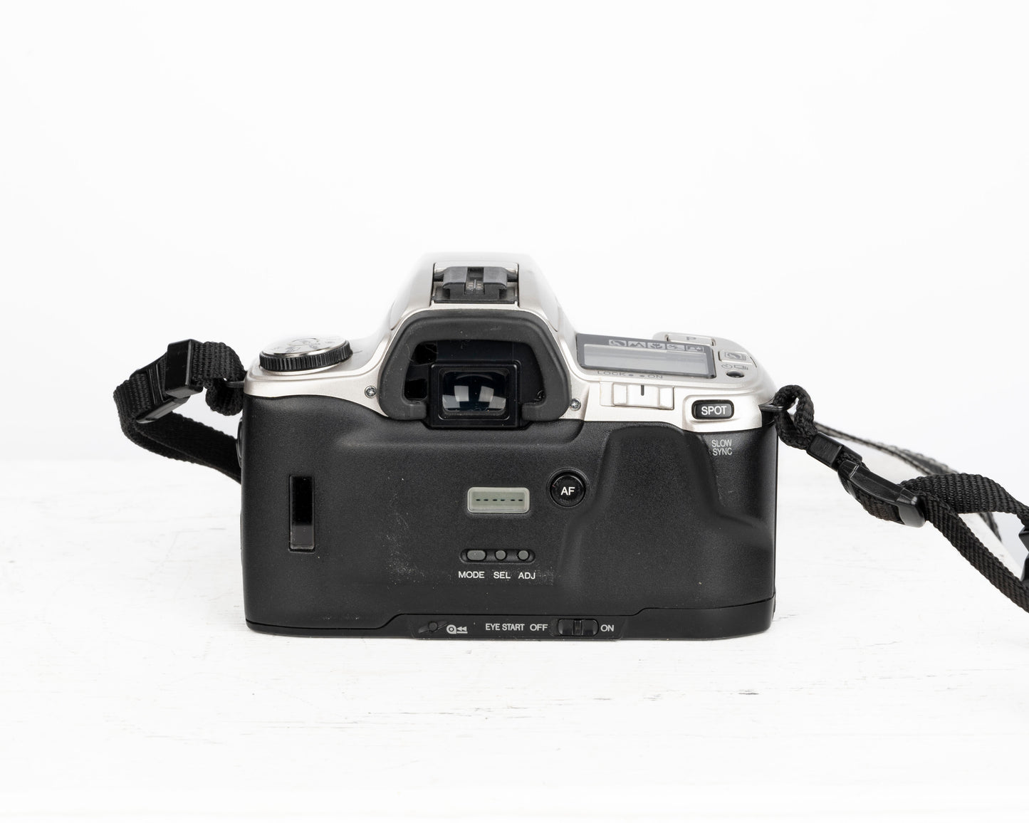 Minolta Maxxum XTsi reflex à film 35 mm avec objectif 28-80 mm + sac pour appareil photo Minolta + télécommande (série 94009570)