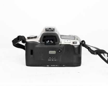 Minolta Maxxum XTsi reflex à film 35 mm avec objectif 28-80 mm + sac pour appareil photo Minolta + télécommande (série 94009570)
