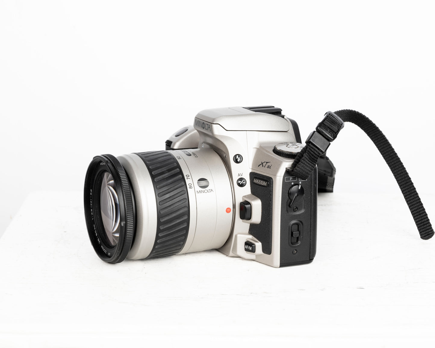Minolta Maxxum XTsi reflex à film 35 mm avec objectif 28-80 mm + sac pour appareil photo Minolta + télécommande (série 94009570)