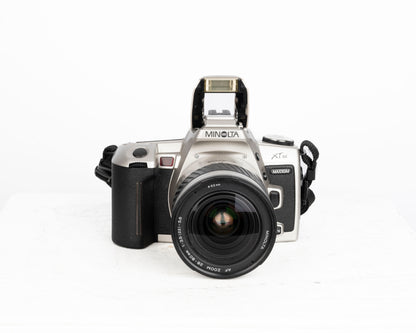 Minolta Maxxum XTsi reflex à film 35 mm avec objectif 28-80 mm + sac pour appareil photo Minolta + télécommande (série 94009570)