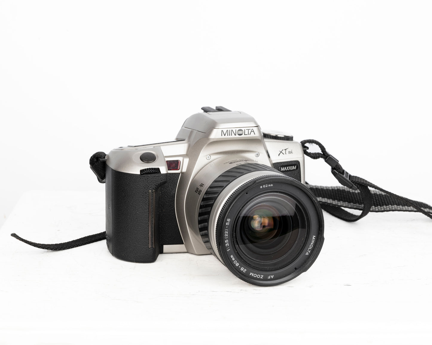 Minolta Maxxum XTsi reflex à film 35 mm avec objectif 28-80 mm + sac pour appareil photo Minolta + télécommande (série 94009570)