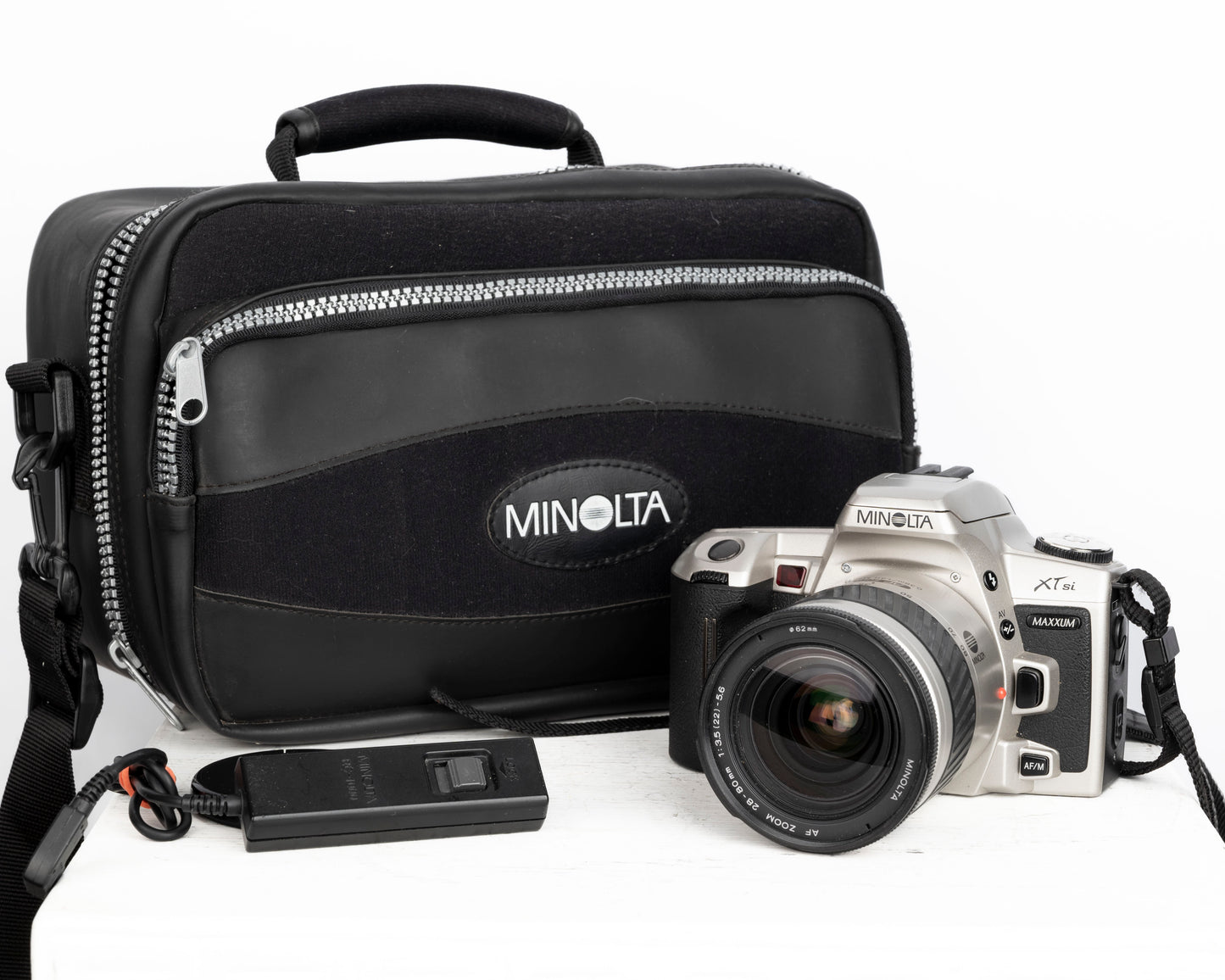 Minolta Maxxum XTsi reflex à film 35 mm avec objectif 28-80 mm + sac pour appareil photo Minolta + télécommande (série 94009570)