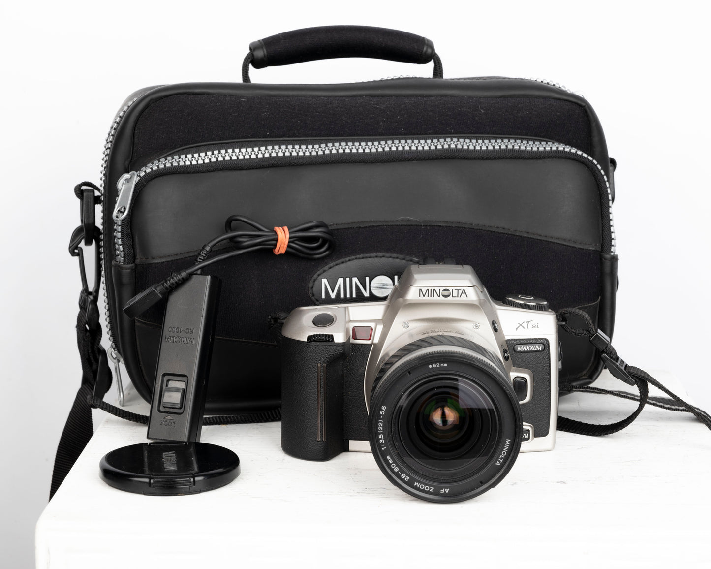 Minolta Maxxum XTsi reflex à film 35 mm avec objectif 28-80 mm + sac pour appareil photo Minolta + télécommande (série 94009570)