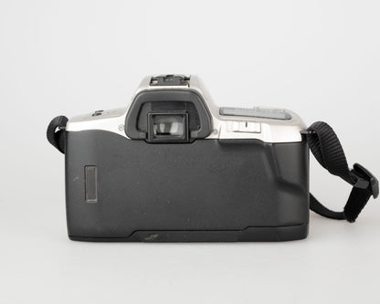 Reflex Minolta Maxxum QTsi 35 mm avec objectif 35-80 mm (série 99919519)