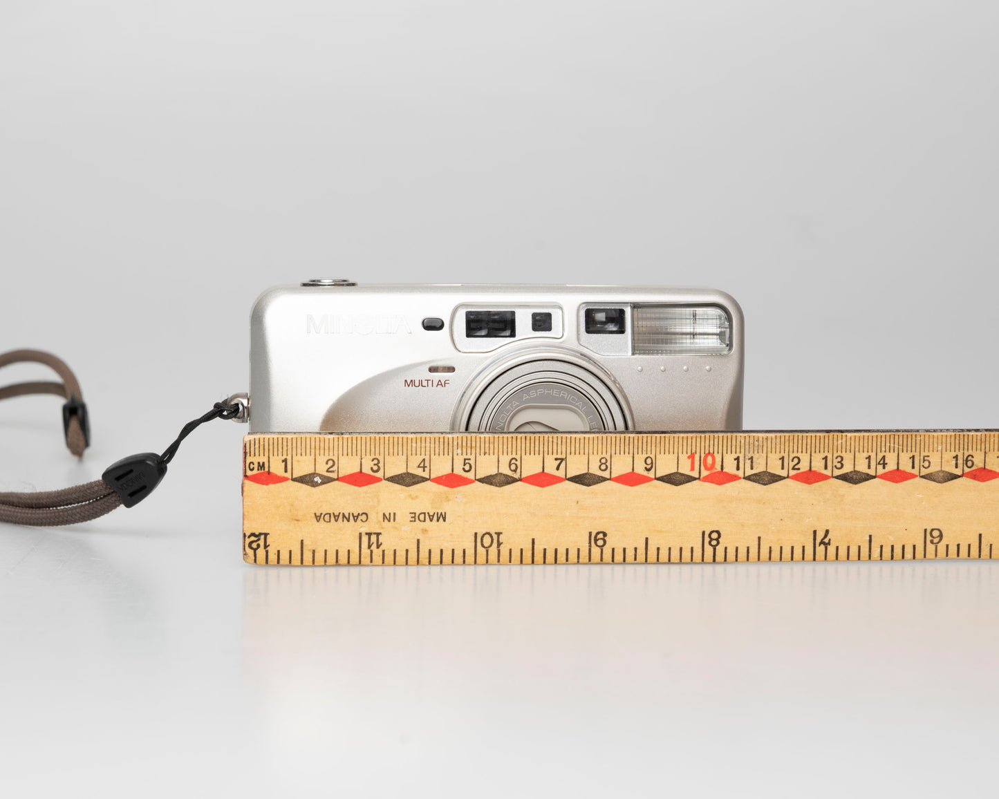 Minolta Riva Zoom 125 compact 35mm camera w/ case (serial 40016465)