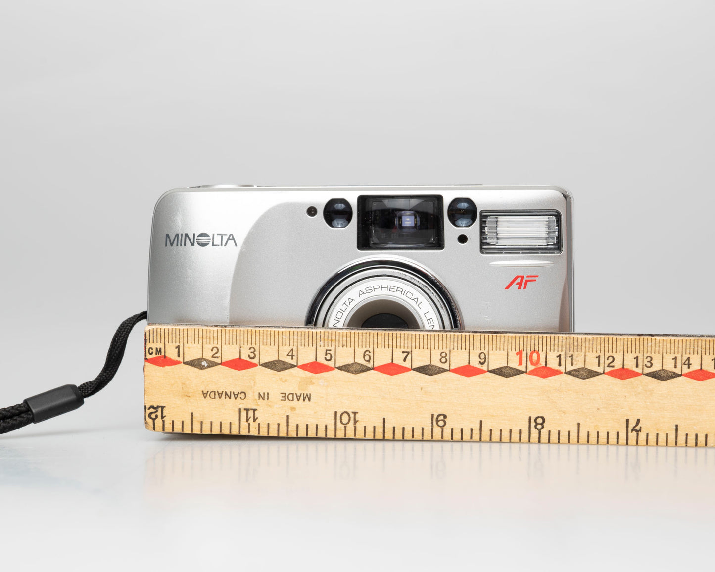 Minolta Zoom 60 Date 35mm camera (serial 18309656)