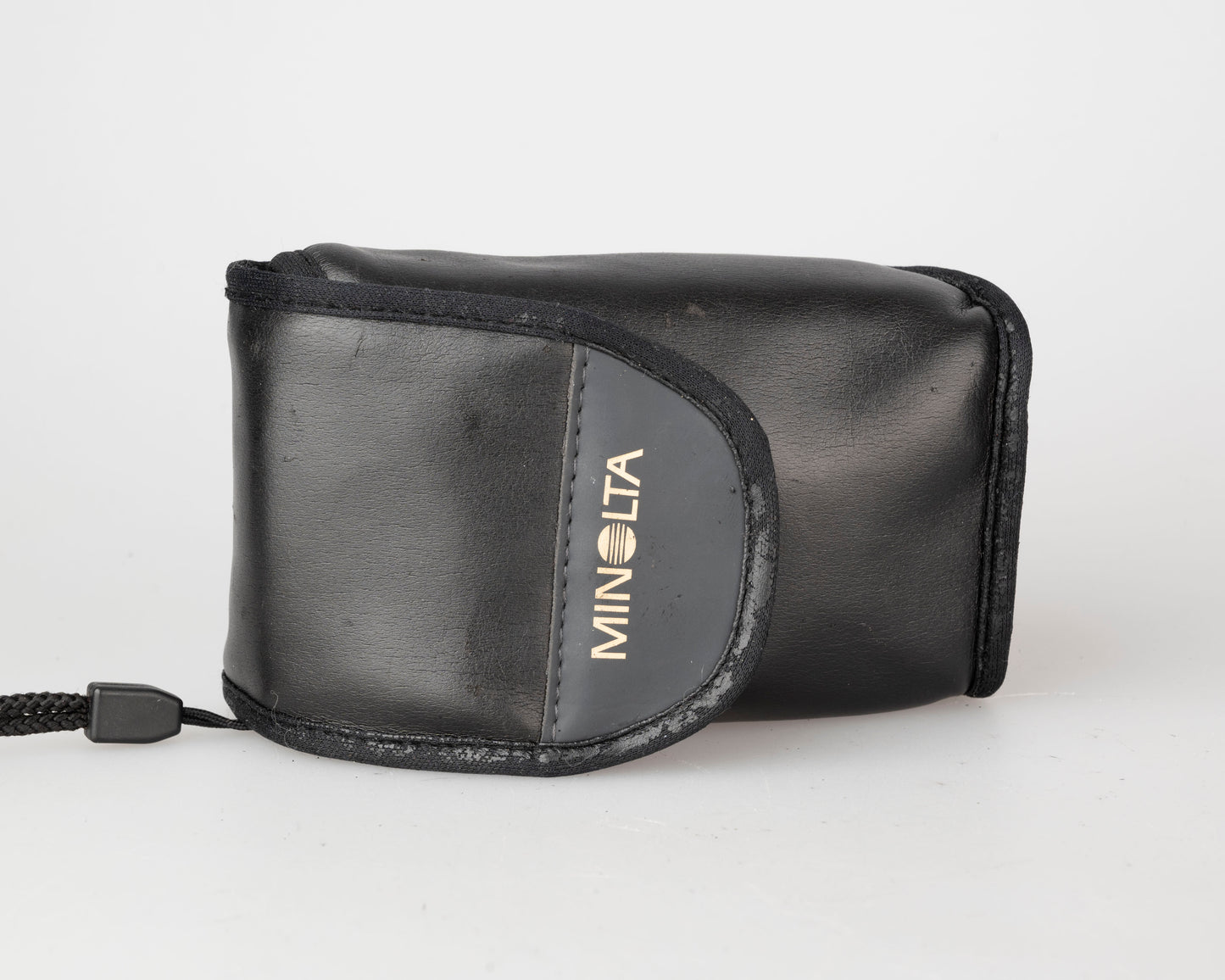 Minolta Zoom 70 35mm camera w/ case (serial 36143687)
