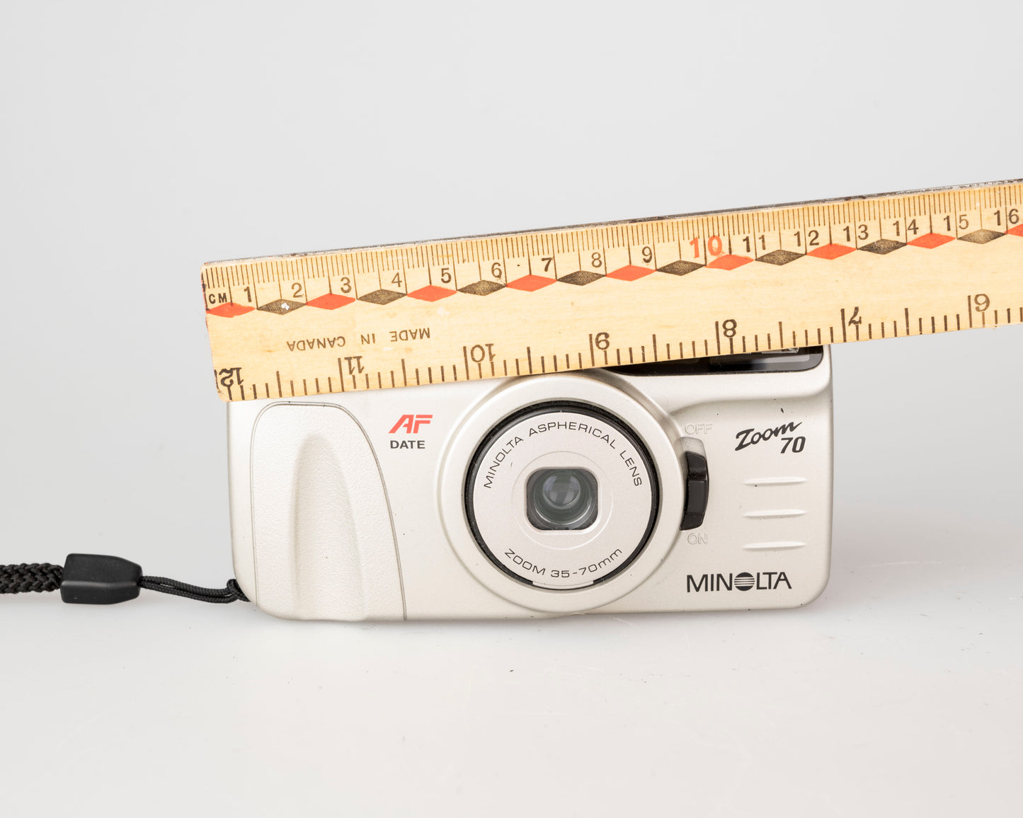 Minolta Zoom 70 35mm camera w/ case (serial 36143687)