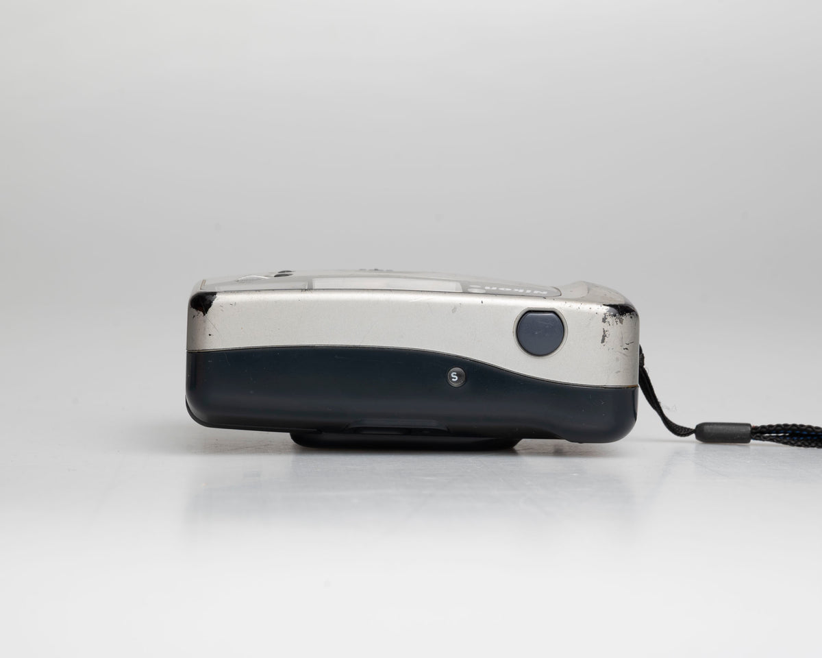 Nikon AF230 35mm film camera (serial 4155412)