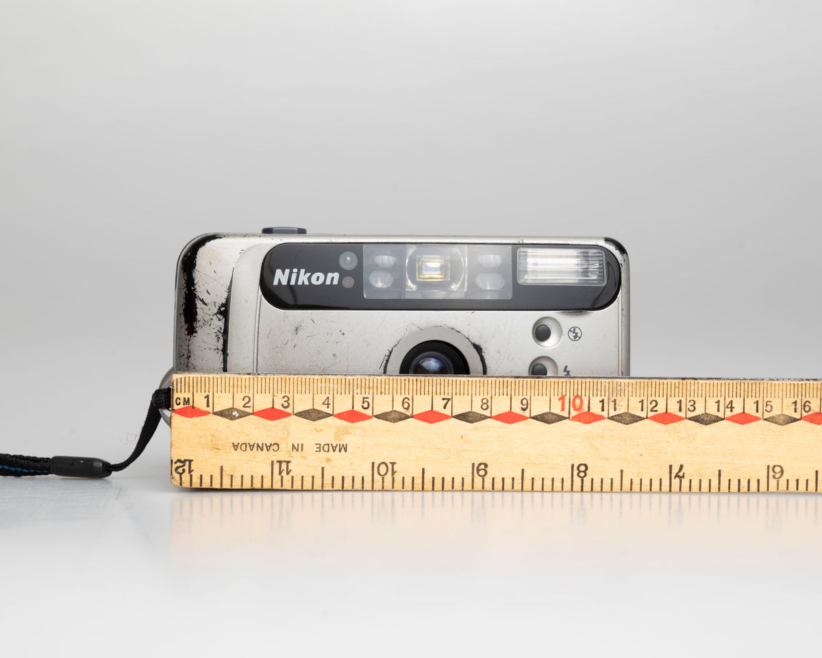 Nikon AF230 35mm film camera (serial 4155412)