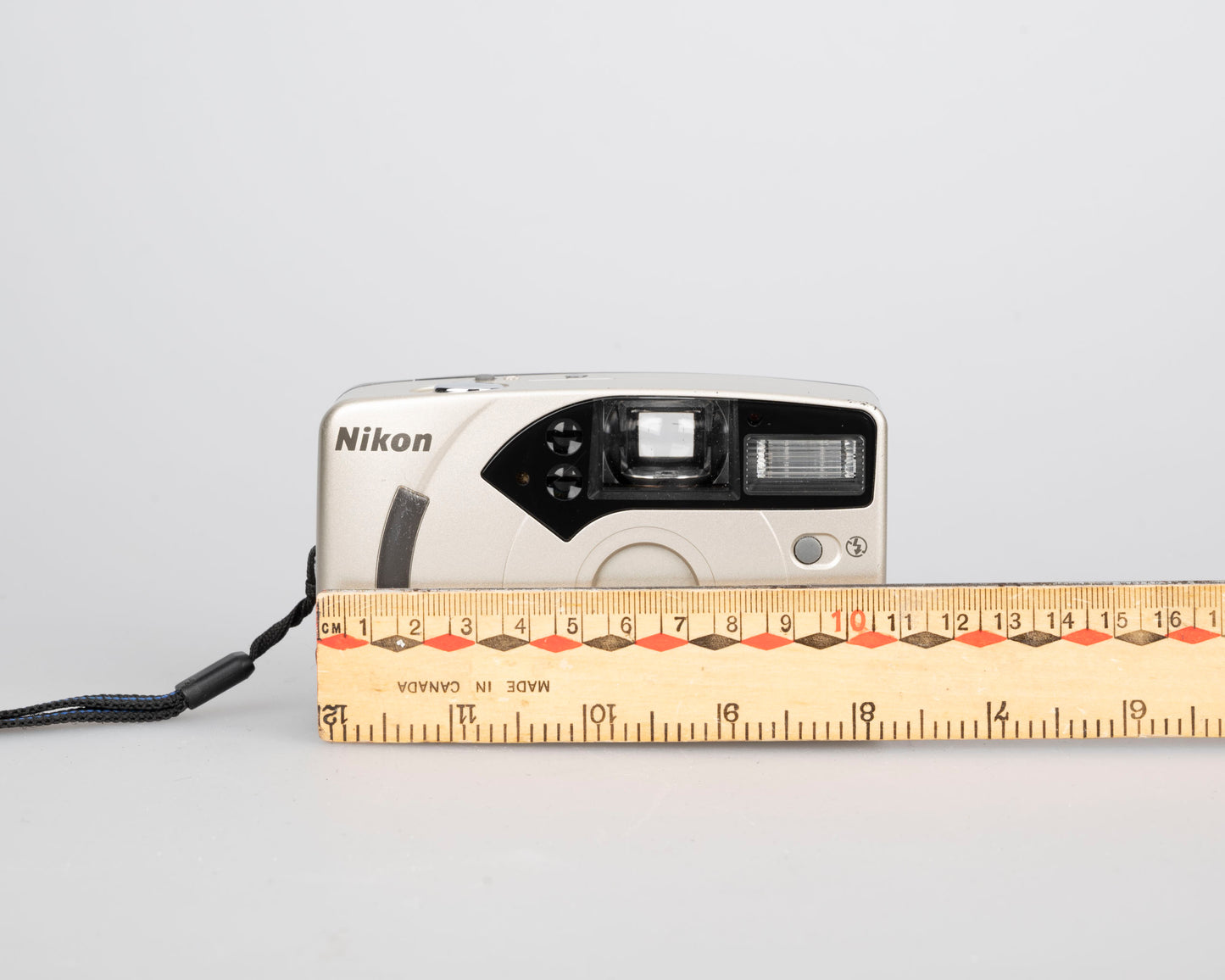 Appareil photo argentique Nikon AF240SV 35 mm avec étui (série 5805286)
