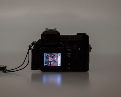 Nikon Coolpix 5700 appareil photo numérique 5MP avec chargeur + batterie + carte CF de 64 Mo (série 4113012)