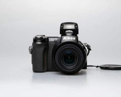 Nikon Coolpix 5700 appareil photo numérique 5MP avec chargeur + batterie + carte CF de 64 Mo (série 4113012)