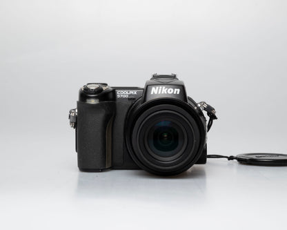 Nikon Coolpix 5700 appareil photo numérique 5MP avec chargeur + batterie + carte CF de 64 Mo (série 4113012)