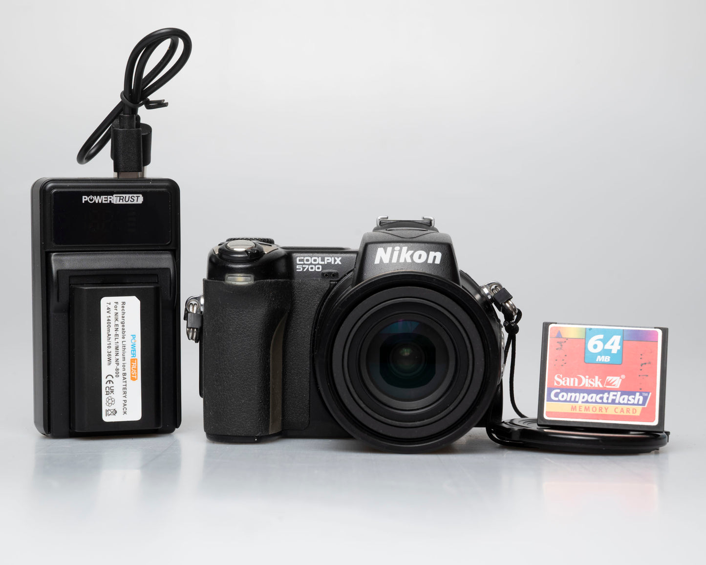 Nikon Coolpix 5700 appareil photo numérique 5MP avec chargeur + batterie + carte CF de 64 Mo (série 4113012)