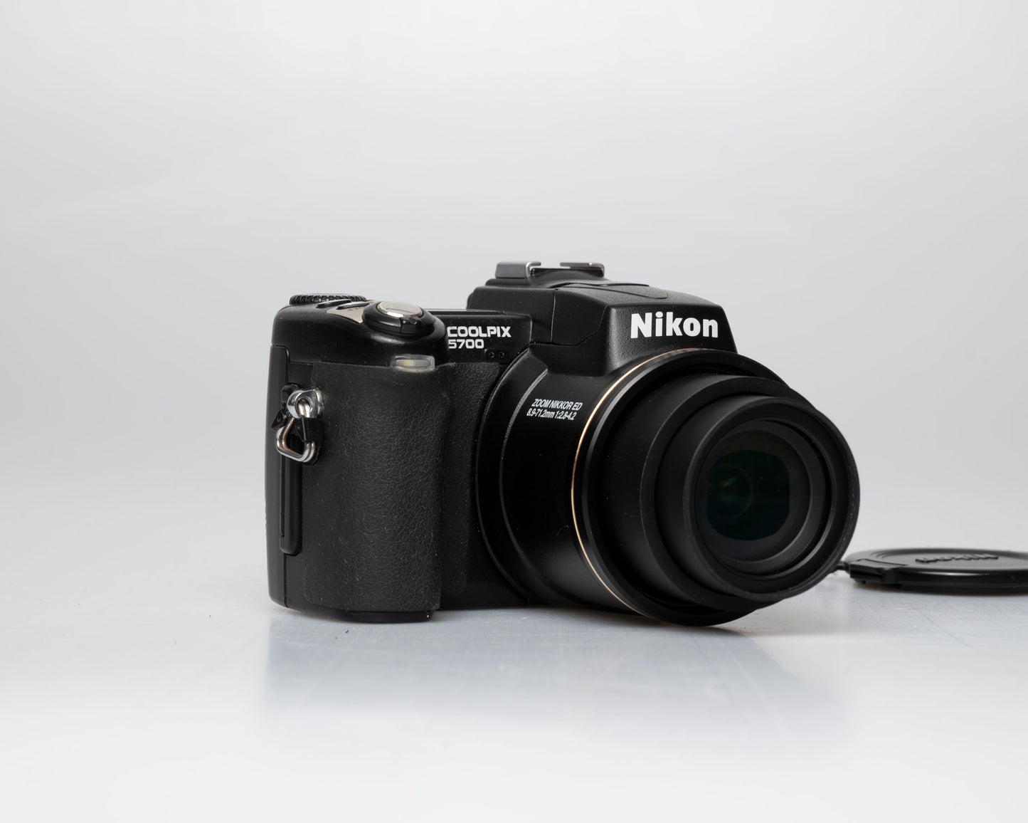 Nikon Coolpix 5700 appareil photo numérique 5MP avec chargeur + batterie + carte CF de 64 Mo (série 4113012)
