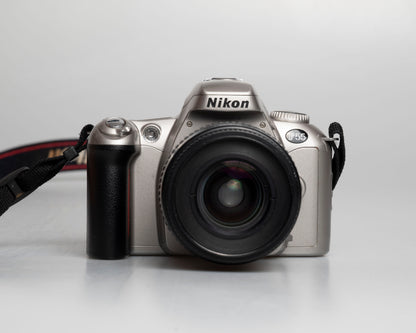 Reflex numérique Nikon F55 35mm avec objectif AF Nikkor 35-80mm (numéro de série 2269252)
