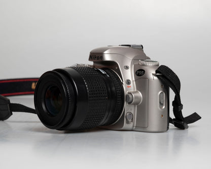 Reflex numérique Nikon F55 35mm avec objectif AF Nikkor 35-80mm (numéro de série 2269252)