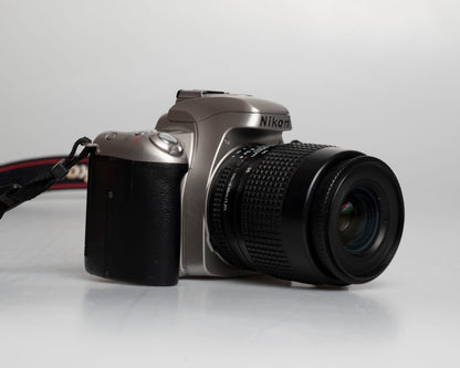 Reflex numérique Nikon F55 35mm avec objectif AF Nikkor 35-80mm (numéro de série 2269252)