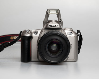 Reflex numérique Nikon F55 35mm avec objectif AF Nikkor 35-80mm (numéro de série 2269252)