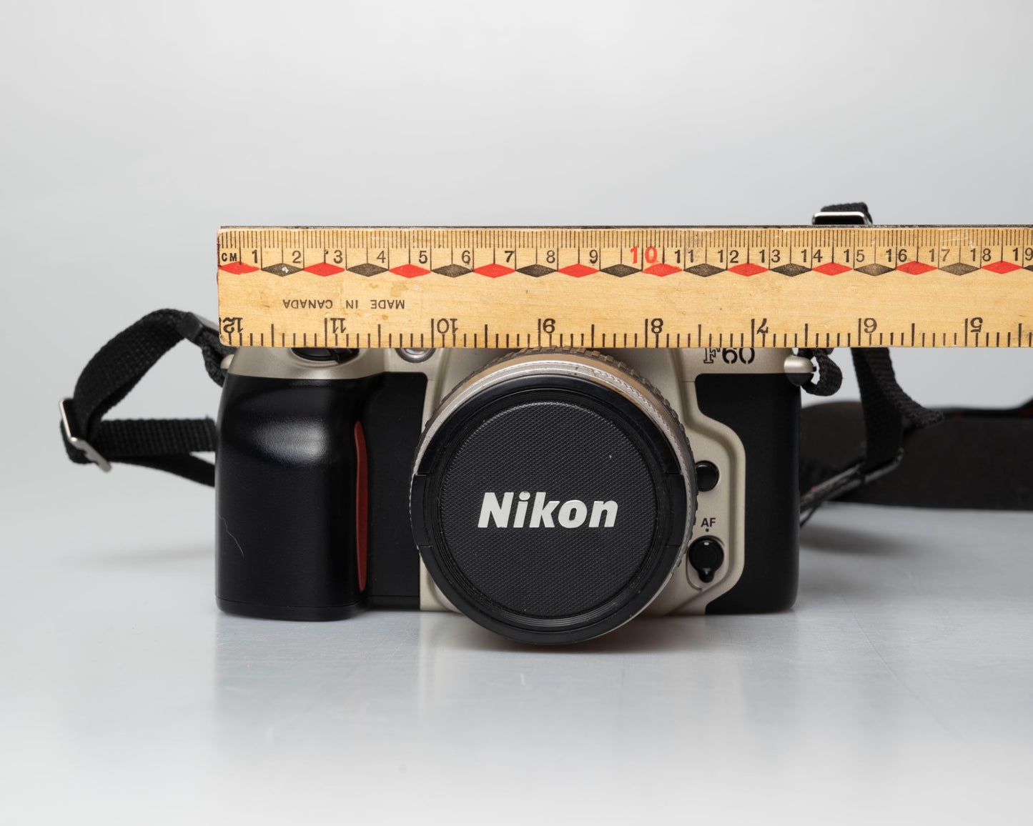 Nikon F60 35mm film SLR w/ AF Nikkor 28-80mm lens (serial 2210585)