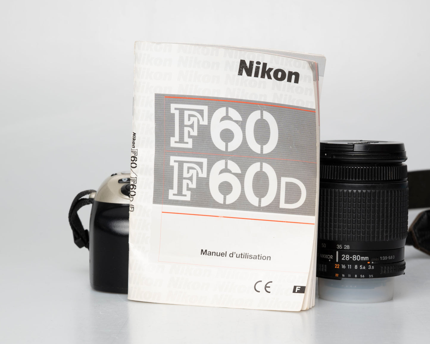Nikon F60 reflex 35mm avec objectif AF Nikkor 28-80mm + manuel (numéro de série 2417905)
