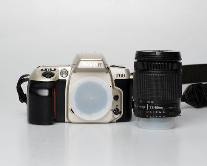 Nikon F60 reflex 35mm avec objectif AF Nikkor 28-80mm + manuel (numéro de série 2417905)