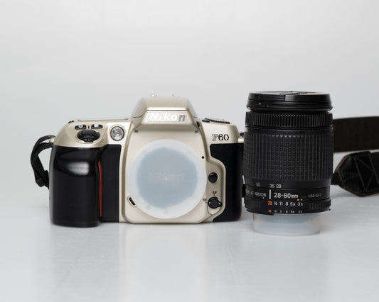 Nikon F60 reflex 35mm avec objectif AF Nikkor 28-80mm + manuel (numéro de série 2417905)