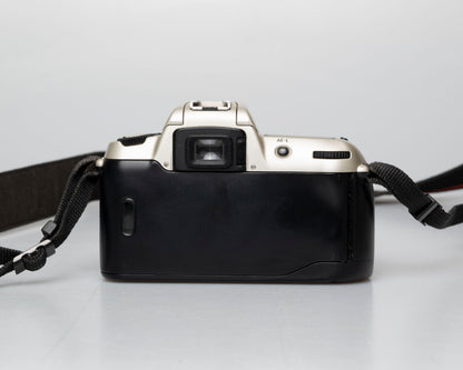 Nikon F60 reflex 35mm avec objectif AF Nikkor 28-80mm + manuel (numéro de série 2417905)