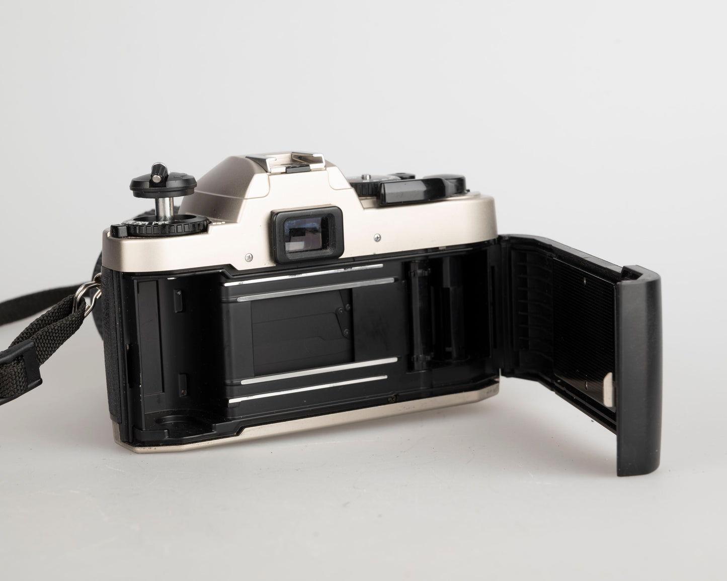 Appareil photo reflex Nikon FE10 35 mm avec objectif Zoom-Nikkor 35-70 mm + étui toujours prêt (série 2001252)