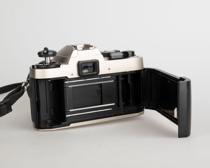 Appareil photo reflex Nikon FE10 35 mm avec objectif Zoom-Nikkor 35-70 mm + étui toujours prêt (série 2001252)