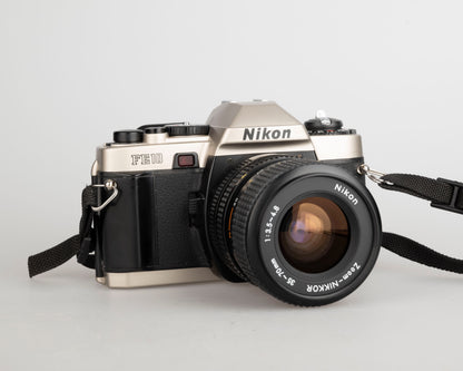 Appareil photo reflex Nikon FE10 35 mm avec objectif Zoom-Nikkor 35-70 mm + étui toujours prêt (série 2001252)