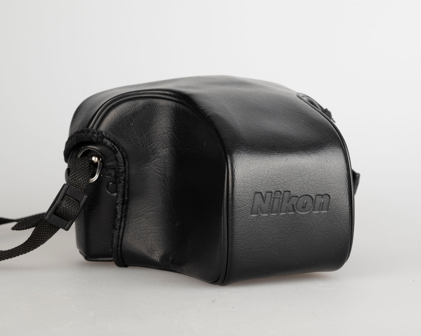 Appareil photo reflex Nikon FE10 35 mm avec objectif Zoom-Nikkor 35-70 mm + étui toujours prêt (série 2001252)
