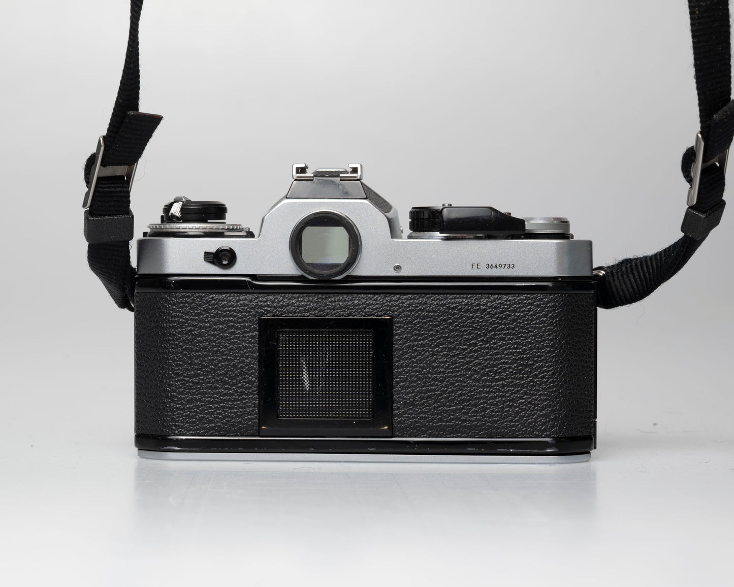 Appareil photo reflex 35mm Nikon FE avec objectif 50mm f1.8 (numéro de série 3649733) | film🎞testé