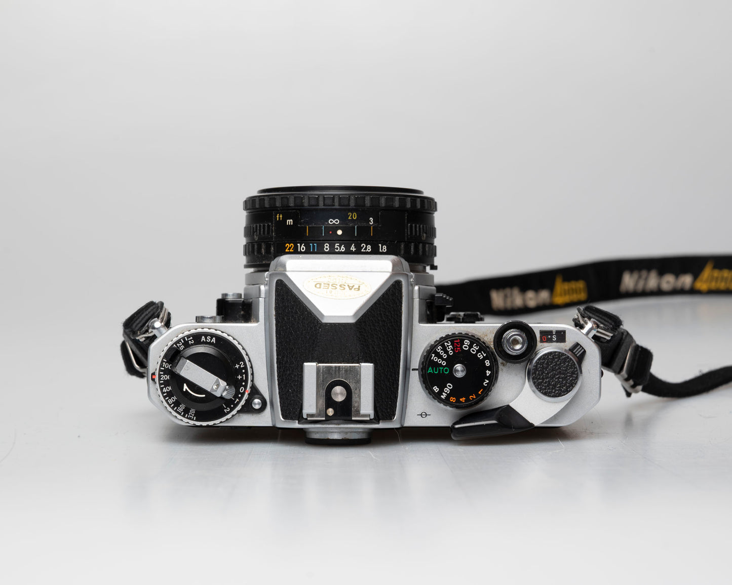 Appareil photo reflex 35mm Nikon FE avec objectif 50mm f1.8 (numéro de série 3649733) | film🎞testé