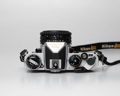 Appareil photo reflex 35mm Nikon FE avec objectif 50mm f1.8 (numéro de série 3649733) | film🎞testé
