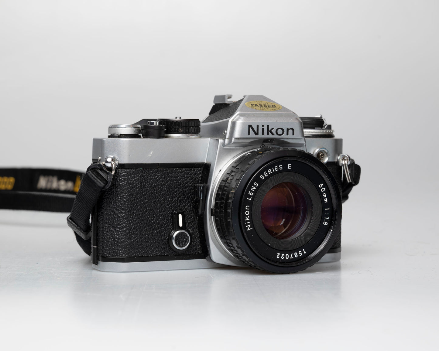 Appareil photo reflex 35mm Nikon FE avec objectif 50mm f1.8 (numéro de série 3649733) | film🎞testé