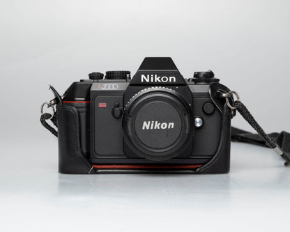 Nikon N2000 35mm film SLR w/ Nikkor 50mm f1.8 lens + case (serial 2926038) | film🎞tested