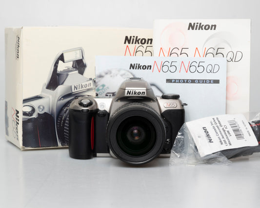 Nikon N65 reflex 35 mm avec objectif AF Nikkor 28-80 mm dans sa boîte d'origine (série 3260549)
