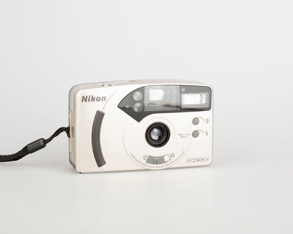 Nikon AF240SV appareil photo argentique 35mm avec étui (série 6215352)
