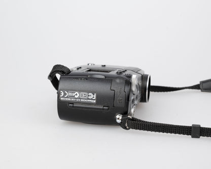 Nikon Coolpix 4500 Appareil photo numérique à capteur CCD 4MP avec carte CF 1 Go (utilise une batterie 2CR5)