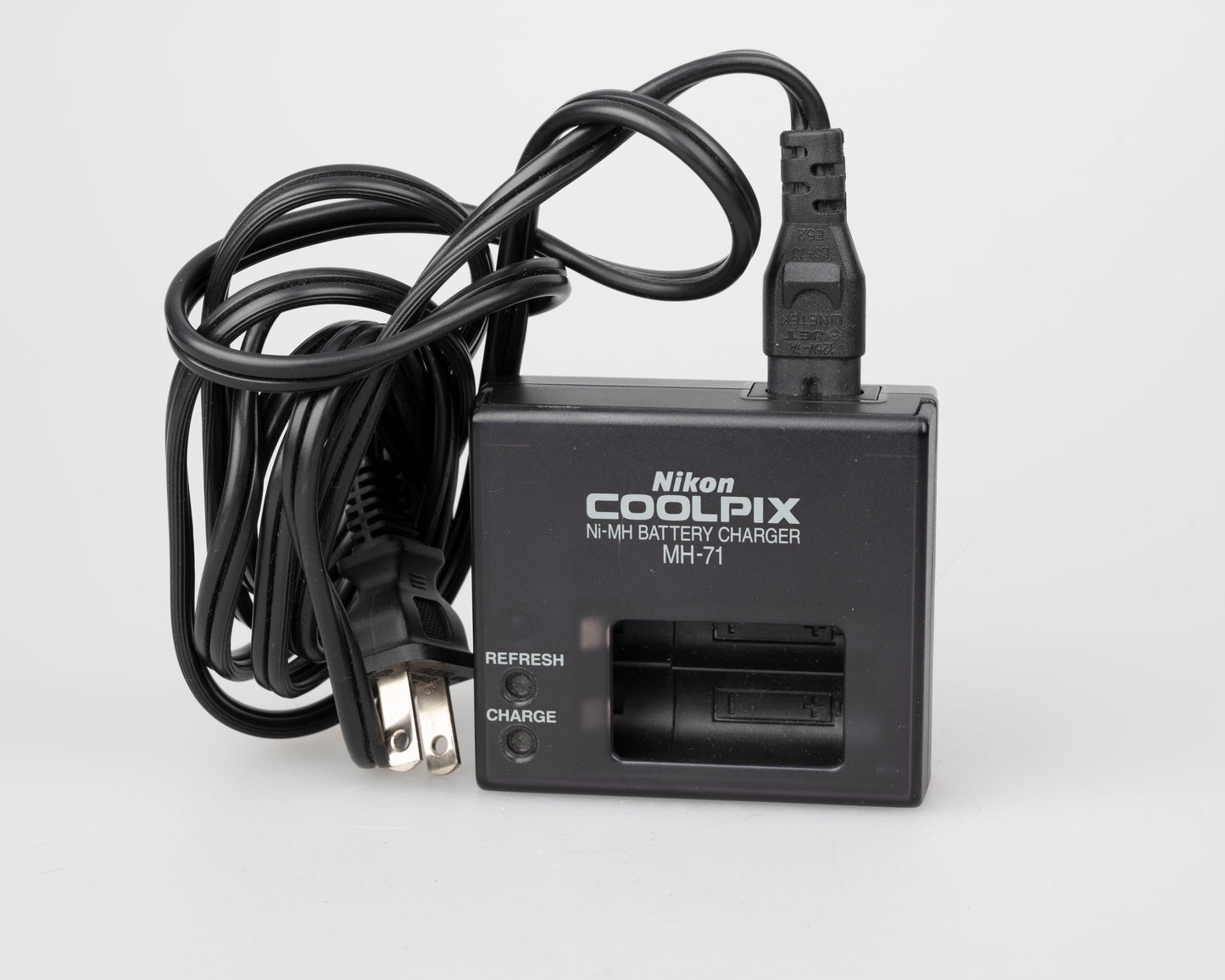 Appareil photo Nikon Coolpix 7600 capteur CCD 7MP avec chargeur de batterie + manuel en français (utilise des piles AA)