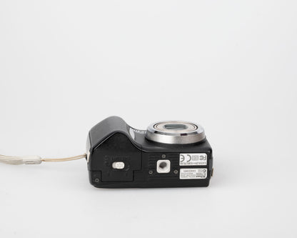 Appareil photo Nikon Coolpix 7600 capteur CCD 7MP avec chargeur de batterie + manuel en français (utilise des piles AA)