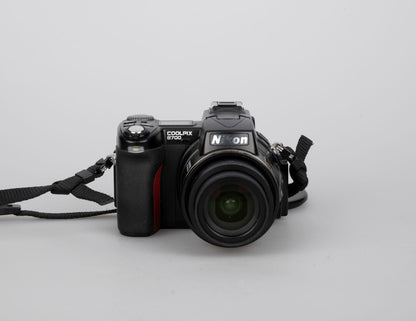 Appareil photo numérique à capteur CCD Nikon Coolpix 8700 8MP avec chargeur + batterie + carte CF 512 Mo