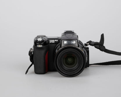 Appareil photo numérique à capteur CCD Nikon Coolpix 8700 8MP avec chargeur + batterie + carte CF 512 Mo