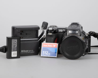 Appareil photo numérique à capteur CCD Nikon Coolpix 8700 8MP avec chargeur + batterie + carte CF 512 Mo