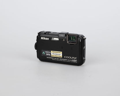 Appareil photo numérique robuste Nikon Coolpix AW100 16 MP avec carte SD de 8 Go + batterie + chargeur